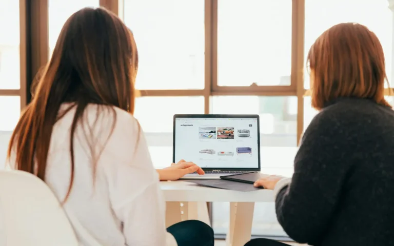 J4MATCH — Recomendaciones de empleo que cruzan dispositivos, contexto y perfil